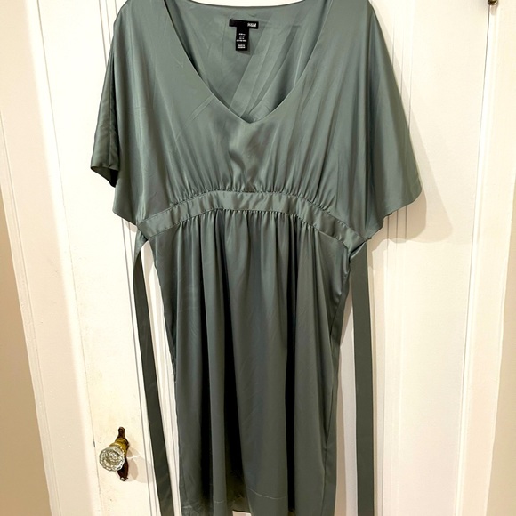 Sage Green Belted H&M Dress (Size 14) - Picture 2 of 5